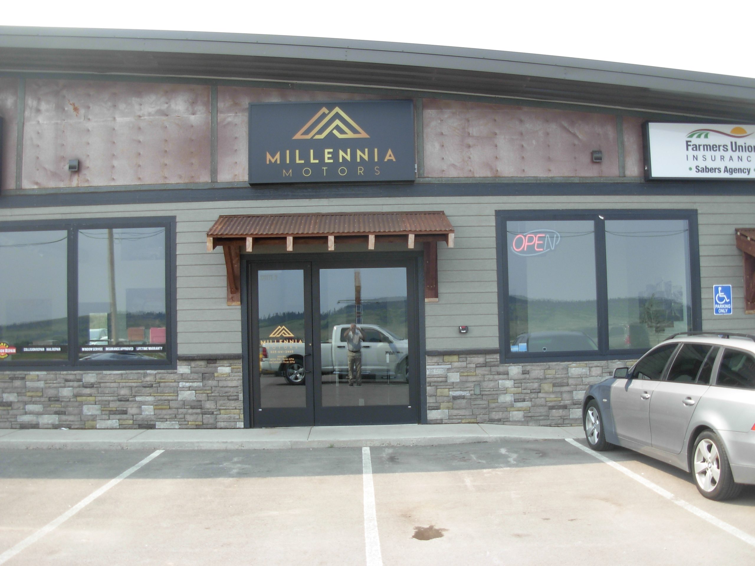 Office space/retail space available for Lease ! Leased