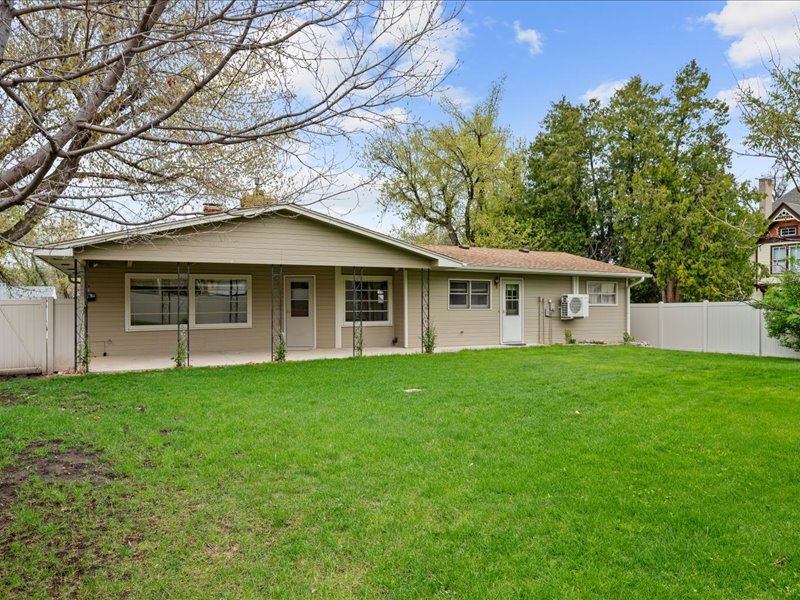 Great Spearfish location close to downtown!