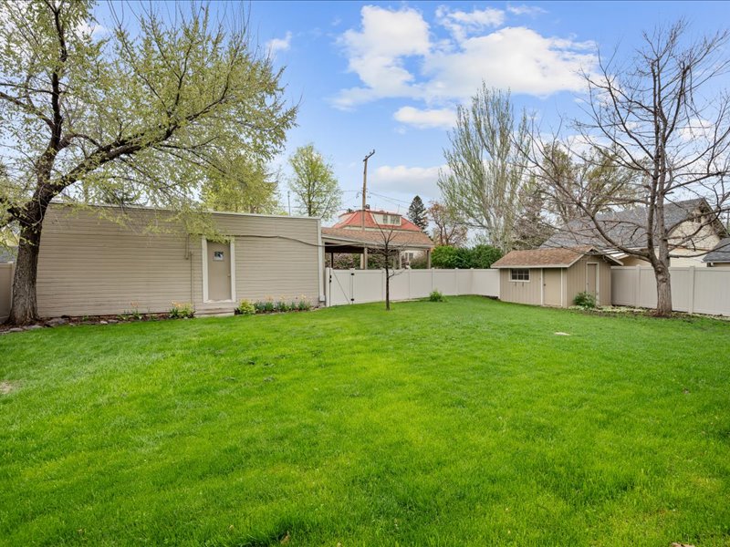 Great Spearfish location close to downtown!