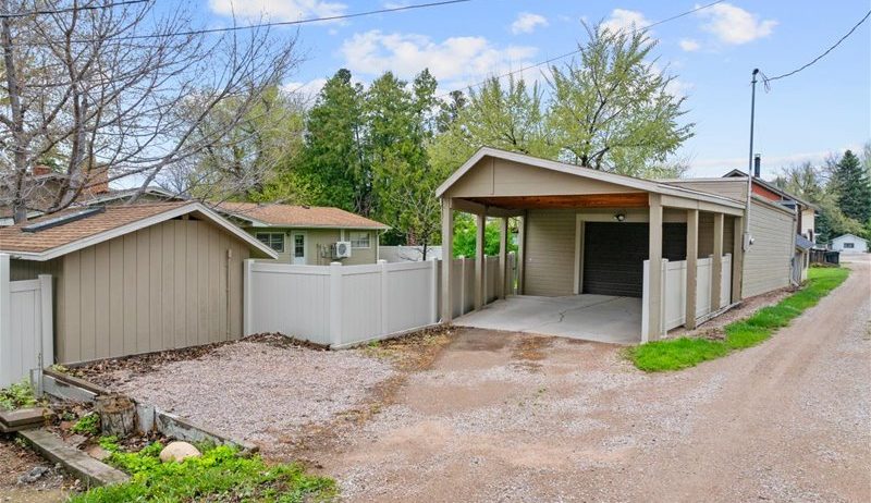 Great Spearfish location close to downtown!