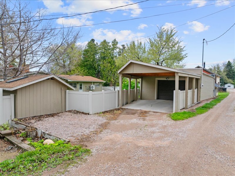 Great Spearfish location close to downtown!